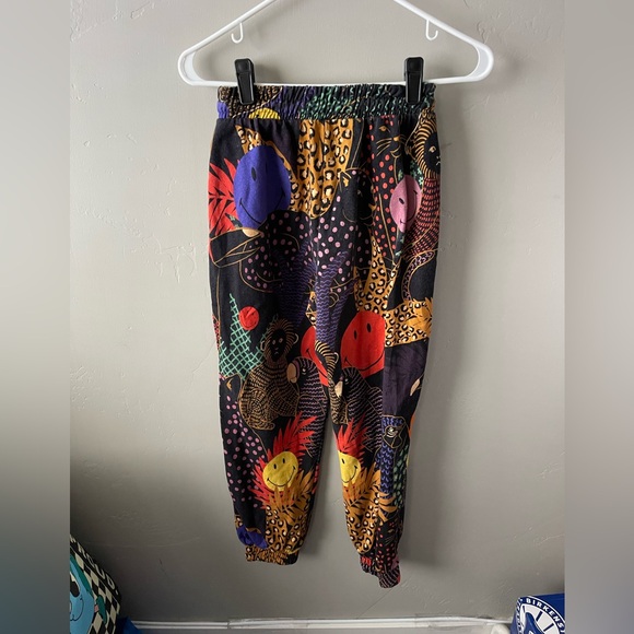 Farm Rio X Smiley Pop Jungle Smiley® Sweatpants - Picture 11 of 15